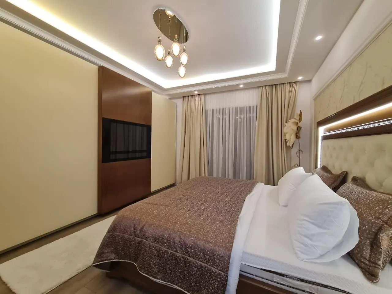 Luxery Apartment Tirana 0*,