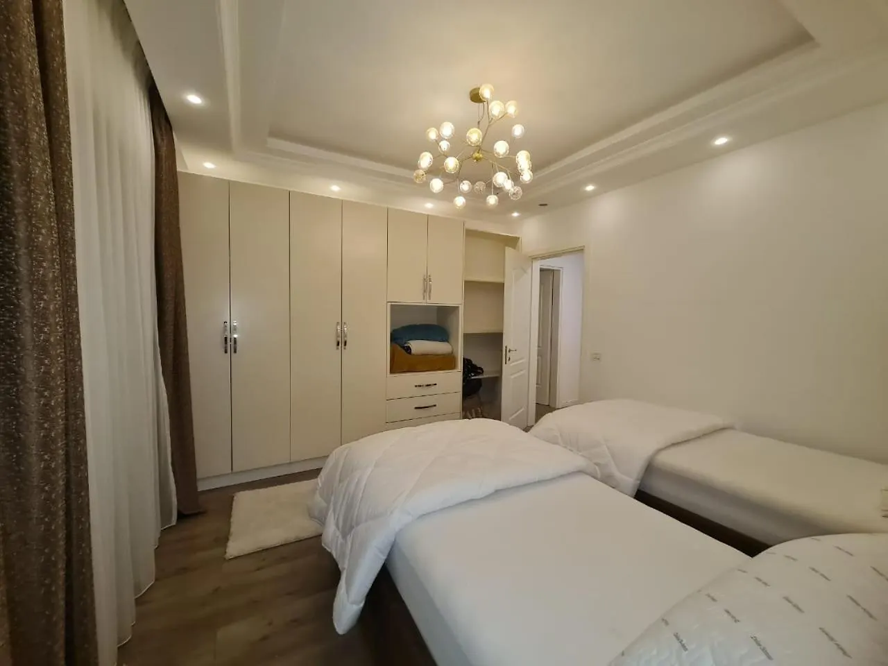 Luxery Apartment Tirana 0*,