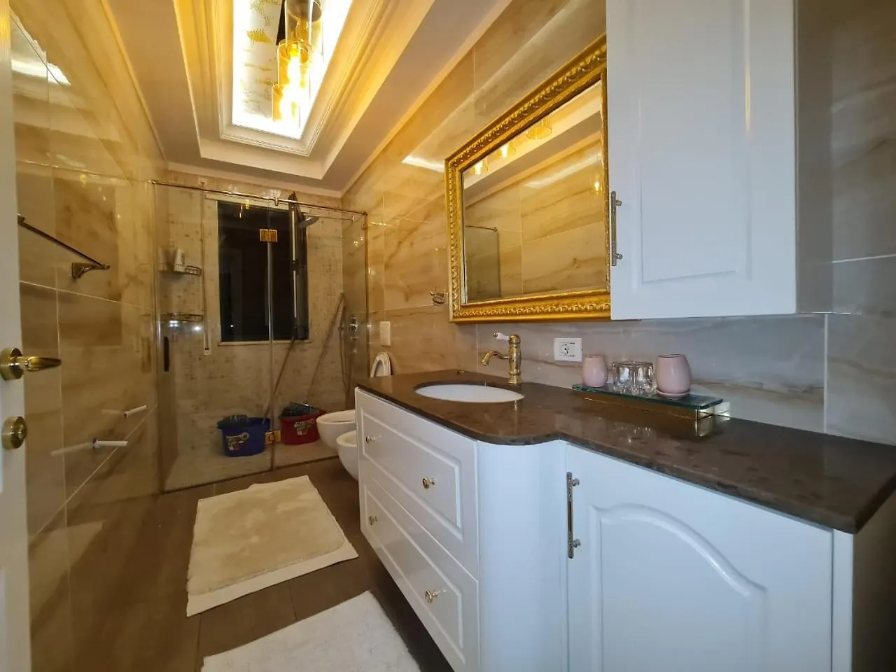 Luxery Apartment Tirana 0*,