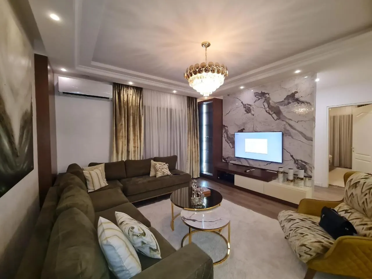 Luxery Apartment Tirana 0*,  Albania